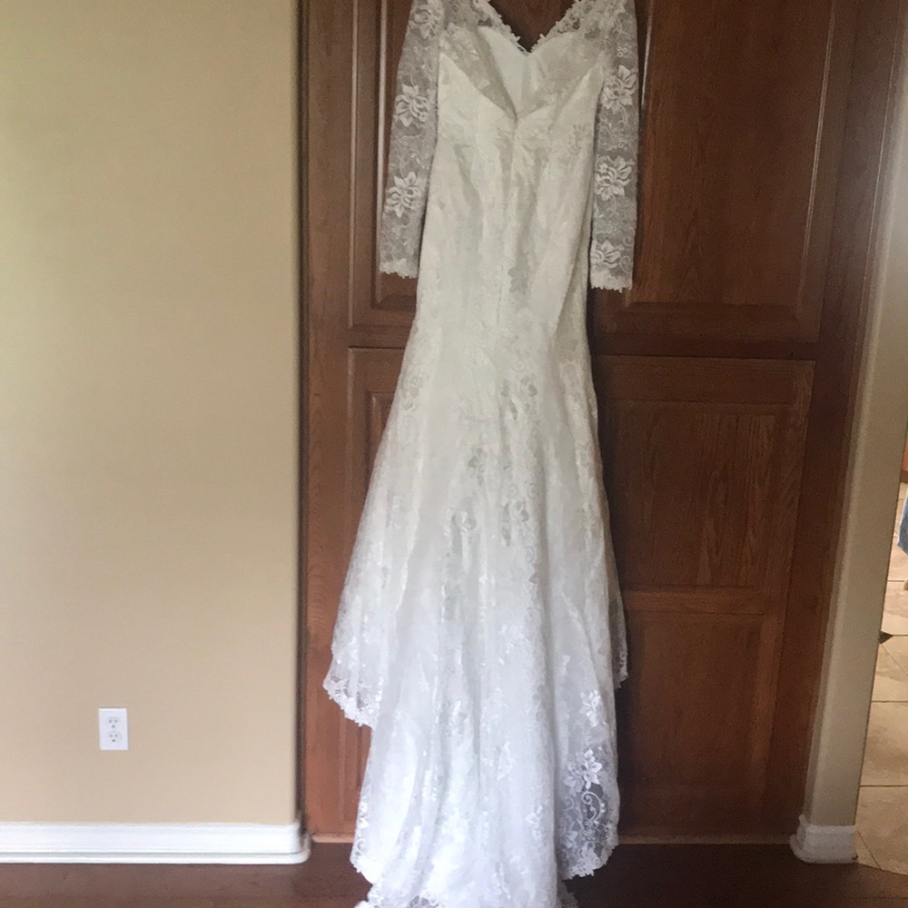 Long sleeve wedding gown - Picture 4 of 6